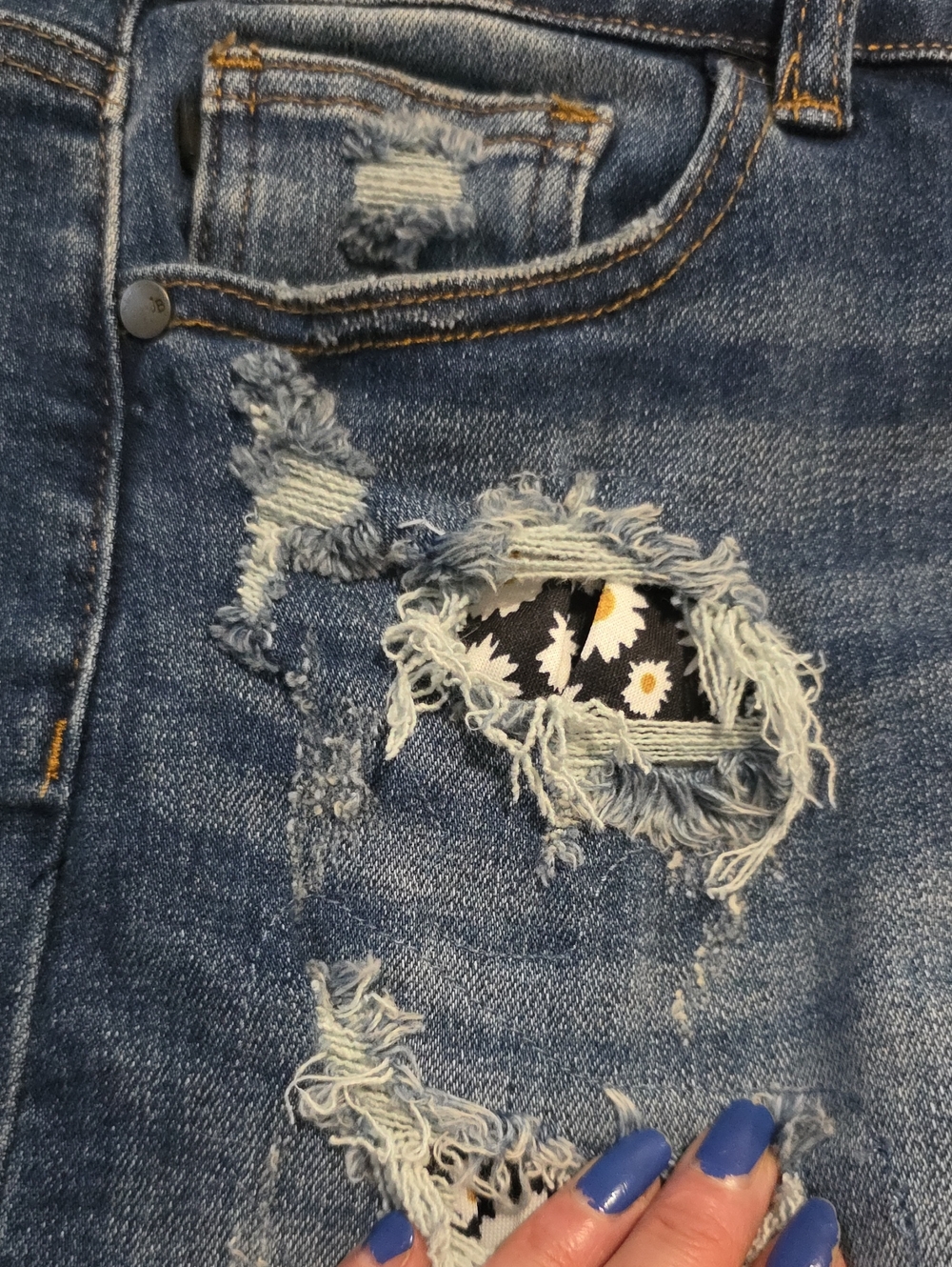 Judy Blue Daisy Patch Distressed Frayed Hem High Waist Shorts Sz Medium - Picture 10 of 12